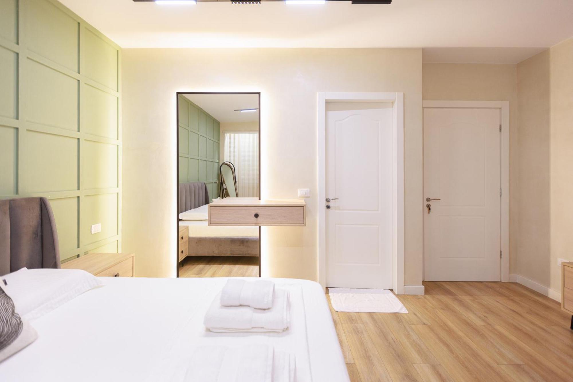 Syncron Apartments In The Center Of ティラナ エクステリア 写真